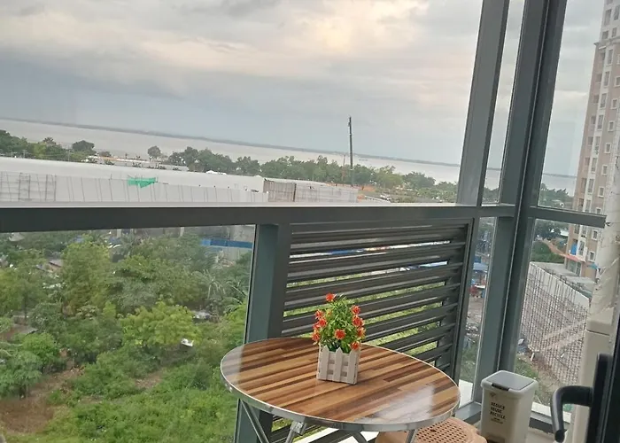 3 Brooms 3 Baths Cozy Condo, One Manchester Place *