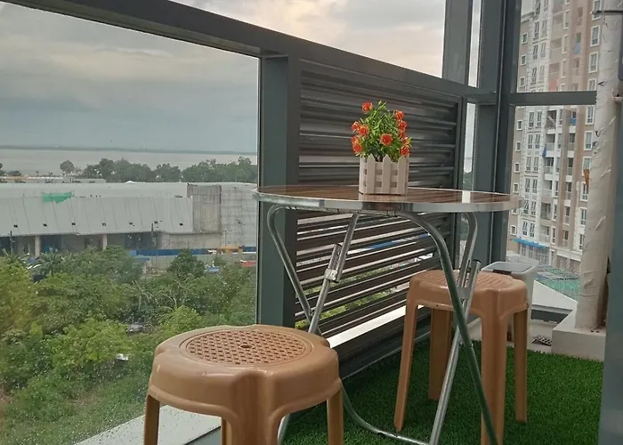 3 Brooms 3 Baths Cozy Condo, One Manchester Place